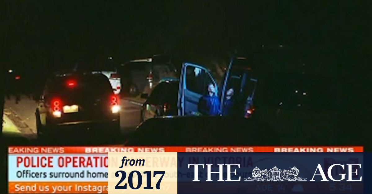 Video Police surround Rosebud house